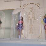 22.10.2021. Kielce. Muzeum Zabawek i Zabawy. Wystawa „Od szmacianki do lalki Barbie. Rola kobiety i kanony kobiecego piękna na przestrzeni wieków” / Wiktor Taszłow / Radio Kielce