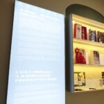 22.10.2021. Kielce. Muzeum Zabawek i Zabawy. Wystawa „Od szmacianki do lalki Barbie. Rola kobiety i kanony kobiecego piękna na przestrzeni wieków” / Wiktor Taszłow / Radio Kielce