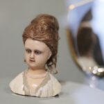 22.10.2021. Kielce. Muzeum Zabawek i Zabawy. Wystawa „Od szmacianki do lalki Barbie. Rola kobiety i kanony kobiecego piękna na przestrzeni wieków” / Wiktor Taszłow / Radio Kielce