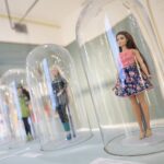 22.10.2021. Kielce. Muzeum Zabawek i Zabawy. Wystawa „Od szmacianki do lalki Barbie. Rola kobiety i kanony kobiecego piękna na przestrzeni wieków” / Wiktor Taszłow / Radio Kielce