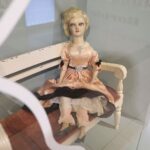 22.10.2021. Kielce. Muzeum Zabawek i Zabawy. Wystawa „Od szmacianki do lalki Barbie. Rola kobiety i kanony kobiecego piękna na przestrzeni wieków” / Wiktor Taszłow / Radio Kielce