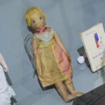 22.10.2021. Kielce. Muzeum Zabawek i Zabawy. Wystawa „Od szmacianki do lalki Barbie. Rola kobiety i kanony kobiecego piękna na przestrzeni wieków” / Wiktor Taszłow / Radio Kielce