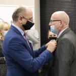 21.10.2021. Kielce. Uroczystość wręczenia Krzyży Wolności i Solidarności. Na zdjęciu (od lewej): Mateusz Szpytma - wiceprezes IPN, Artur Rutkowski / Wiktor Taszłow / Radio Kielce