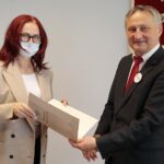 25.10.2021. Kielce. Powołanie konsultantów medycznych. Na zdjęciu: dr n.med. Małgorzata Knap - pielęgniarstwo anestezjologiczne i intensywna opieka i Zbigniew Koniusz - wojewoda świętokrzyski / Wiktor Taszłow / Radio Kielce