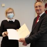 25.10.2021. Kielce. Powołanie konsultantów medycznych. Na zdjęciu: lek. dent. Alina Śmiech - stomatologia dziecięca i Zbigniew Koniusz - wojewoda świętokrzyski / Wiktor Taszłow / Radio Kielce