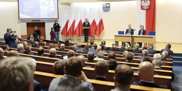 26.10.2021. Kielce. Spotkanie z samorządowcami podsumowujące wyniki pierwszej edycji Rządowego Funduszu Polski Ład / Wiktor Taszłow / Radio Kielce