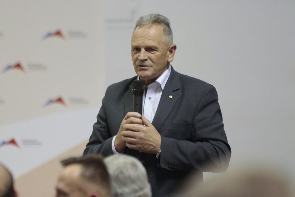 Pięć szpitali łączy siły. Przełomowa decyzja - Radio Kielce 26.10.2021. Kielce. Spotkanie z samorządowcami podsumowujące wyniki pierwszej edycji Rządowego Funduszu Polski Ład. Na zdjęciu: Jerzy Kolarz - starosta powiatu buskiego / Wiktor Taszłow / Radio Kielce