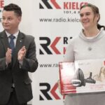 27.10.2021. Kielce. Rozstrzygnięcie konkursu Klubu Odkrywców Miejsc Pamięci. Na zdjęciu (od lewej): Łukasz Pastuszyński - NBP, Renata Dudzik-Gruszka - nagroda specjalna / Wiktor Taszłow / Radio Kielce