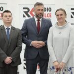27.10.2021. Kielce. Rozstrzygnięcie konkursu Klubu Odkrywców Miejsc Pamięci. Na zdjęciu (od lewej): Łukasz Pastuszyński - NBP, Tomasz Jamka - członek zarządu Województwa Świętokrzyskiego, Renata Dudzik-Gruszka - nagroda specjalna / Wiktor Taszłow / Radio Kielce