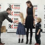 27.10.2021. Kielce. Rozstrzygnięcie konkursu Klubu Odkrywców Miejsc Pamięci. Na zdjęciu (od lewej): Łukasz Pastuszyński - NBP, Emilia Borowska - 3 miejsce / Wiktor Taszłow / Radio Kielce