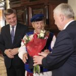 28.10.2021. Kielce. Inauguracja roku kultury oraz wręczenie świętokrzyskiej Nagrody Kultury. Na zdjęciu (od lewej): Andrzej Pruś - przewodniczący Sejmiku Województwa Świętokrzyskiego, Władysław Pedrycz „Ptosek” - muzykant, Andrzej Bętkowski - marszałek województwa świętokrzyskiego / Wiktor Taszłow / Radio Kielce