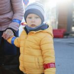 29.10.2021. Kielce. Akcja rozdawania odblasków przy kieleckim placu targowym / Wiktor Taszłow / Radio Kielce