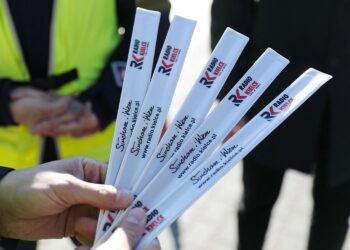 Będziemy rozdawać odblaski - Radio Kielce 29.10.2021. Kielce. Akcja rozdawania odblasków przy Cmentarzu Starym / Wiktor Taszłow / Radio Kielce