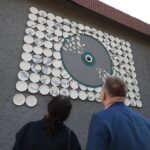 29.10.2021. Kielce. Inauguracja instalacji ''Społeczna mozaika'' przy budynku dawnego BWA w Kielcach / Wiktor Taszłow / Radio Kielce