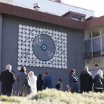 29.10.2021. Kielce. Inauguracja instalacji ''Społeczna mozaika'' przy budynku dawnego BWA w Kielcach / Wiktor Taszłow / Radio Kielce