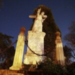 31.10.2021. Kielce. Cmentarz Stary nocą / Wiktor Taszłow / Radio Kielce