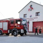 30.10.2021. Rykoszyn. Przekazanie nowego wozu strażackiego / Wiktor Taszłow / Radio Kielce