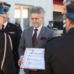 zastępca świętokrzyskiego Komendanta Wojewódzkiego PSP, senator Krzysztof Słoń, Zbigniew Piątek - wójt Piekoszowa / Wiktor Taszłow / Radio Kielce