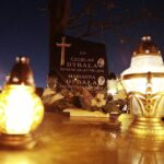 31.10.2021. Kielce. Cmentarz Stary nocą / Wiktor Taszłow / Radio Kielce