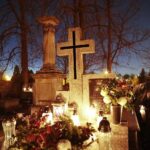 31.10.2021. Kielce. Cmentarz Stary nocą / Wiktor Taszłow / Radio Kielce