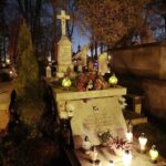 31.10.2021. Kielce. Cmentarz Stary nocą / Wiktor Taszłow / Radio Kielce