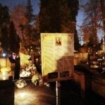 31.10.2021. Kielce. Cmentarz Stary nocą / Wiktor Taszłow / Radio Kielce
