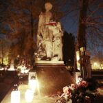 31.10.2021. Kielce. Cmentarz Stary nocą / Wiktor Taszłow / Radio Kielce