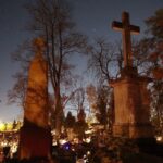31.10.2021. Kielce. Cmentarz Stary nocą / Wiktor Taszłow / Radio Kielce