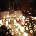 31.10.2021. Kielce. Cmentarz Stary nocą / Wiktor Taszłow / Radio Kielce