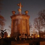 31.10.2021. Kielce. Cmentarz Stary nocą / Wiktor Taszłow / Radio Kielce