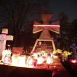 31.10.2021. Kielce. Cmentarz Stary nocą / Wiktor Taszłow / Radio Kielce