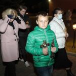 31.10.2021. Kielce. Noc Świętych. Kościół NMP Matki Kościoła w Kielcach-Dąbrowie. Msza święta i procesja / Wiktor Taszłow / Radio Kielce