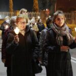 31.10.2021. Kielce. Noc Świętych. Kościół NMP Matki Kościoła w Kielcach-Dąbrowie. Msza święta i procesja / Wiktor Taszłow / Radio Kielce