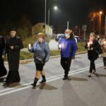 31.10.2021. Kielce. Noc Świętych. Kościół NMP Matki Kościoła w Kielcach-Dąbrowie. Msza święta i procesja / Wiktor Taszłow / Radio Kielce