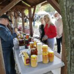 03.10.2021. Tokarnia. Piknik pszczelarski / Wiktor Taszłow / Radio Kielce