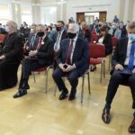 04.10.2021. Kielce. 52. inauguracja roku akademickiego UJK. Na zdjęciu (od lewej): Anna Krupka - wiceminister kultury, dziedzictwa narodowego i sportu, biskup Jan Piotrowski, Zbigniew Koniusz - wojewoda świętokrzyski, Krzysztof Lipiec - poseł, Bogdan Wenta - prezydent Kielc / Wiktor Taszłow / Radio Kielce