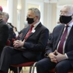 04.10.2021. Kielce. 52. inauguracja roku akademickiego UJK. Na zdjęciu (od lewej): biskup Jan Piotrowski, Zbigniew Koniusz - wojewoda świętokrzyski, Krzysztof Lipiec - poseł / Wiktor Taszłow / Radio Kielce