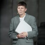 05.10.2021. Kielce. Teatr im. Stefana Żeromskiego. Spektakl "Zaraza". Na zdjęciu: Dawid Żłobiński - aktor / Wiktor Taszłow / Radio Kielce