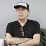 05.10.2021. Kielce. Konferencja prasowa przed spektaklem "Zaraza". Na zdjęciu: Mirek Kaczmarek – scenograf / Wiktor Taszłow / Radio Kielce