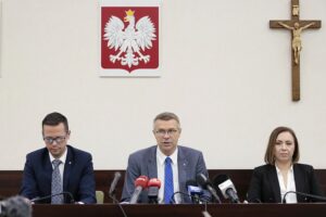 15.10.2021. Kielce. Konferencja podsumowująca Kielecki Budżet Obywatelski. Na zdjęciu (od lewej): Tomasz Porębski - rzecznik prezydenta Kielc. Bogdan Wenta - prezydent Kielc i Ewa Tyszer-Wieczorek - kierownik biura do spraw partycypacji społecznej / Wiktor Taszłow / Radio Kielce