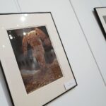 15.10.2021. Kielce. Wystawa zdjęć Zdzisława Beksińskiego w Galerii Winda / Wiktor Taszłow / Radio Kielce