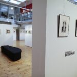 15.10.2021. Kielce. Wystawa zdjęć Zdzisława Beksińskiego w Galerii Winda / Wiktor Taszłow / Radio Kielce