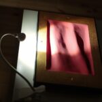 15.10.2021. Kielce. Wystawy prac Joanny Mazuś - "W poszukiwaniu języka uniwersalnego" w Domu Praczki / Wiktor Taszłow / Radio Kielce