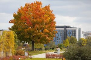 17.10.2021. Ogród Botaniczny. Piknik „Jesienią w Ogrodzie… Kwiaty, ognisko i dobra zabawa” / Wiktor Taszłow / Radio Kielce