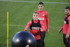 05.10.2021 Kielce. Trening reprezentacji Polski U21w piłce nożnej. Rzuca Daniel Szelągowski, wychowanek Korony Kielce / Jarosław Kubalski / Radio Kielce