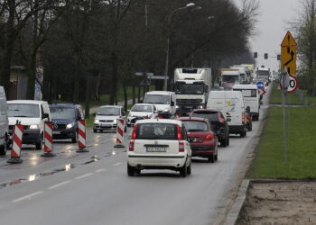 07.04.2017 Kielce. Remont skrzyżowania Wapiennikowa Popiełuszki. Korek. / Jarosław Kubalski / Radio Kielce