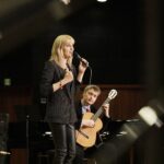 25.10.2021 Kielce. 75 lecie Zespołu Państwowych Szkół Muzycznych. Koncert Pedagogów. Aleksandra Lipińska - wokal i Wojciech Lipiński - gitara / Jarosław Kubalski / Radio Kielce