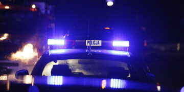 18-latek poważnie ranny w wypadku. Jechał na masce samochodu