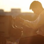 15.08.2020 Kielce. Ogród włoski Pałacu Biskupów Krakowskich. Koncert "Chopinowskie inspiracje". Przy fortepianie Kamil Pacholec / Jarosław Kubalski / Radio Kielce