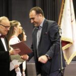 12.10.2021 Kielce. Jubileusz 75. lecia Zespołu Państwowych Szkół Muzycznych w Kielcach. Na zdjęciu od lewej: dyrektor szkoły Artur Jaroń i prezes Polskiego Radia Kielce Janusz Knap / Jarosław Kubalski / Radio Kielce